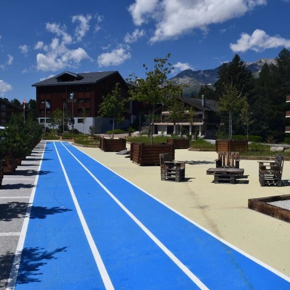 Sportplatz beschichtet mit Wetraffic in blau